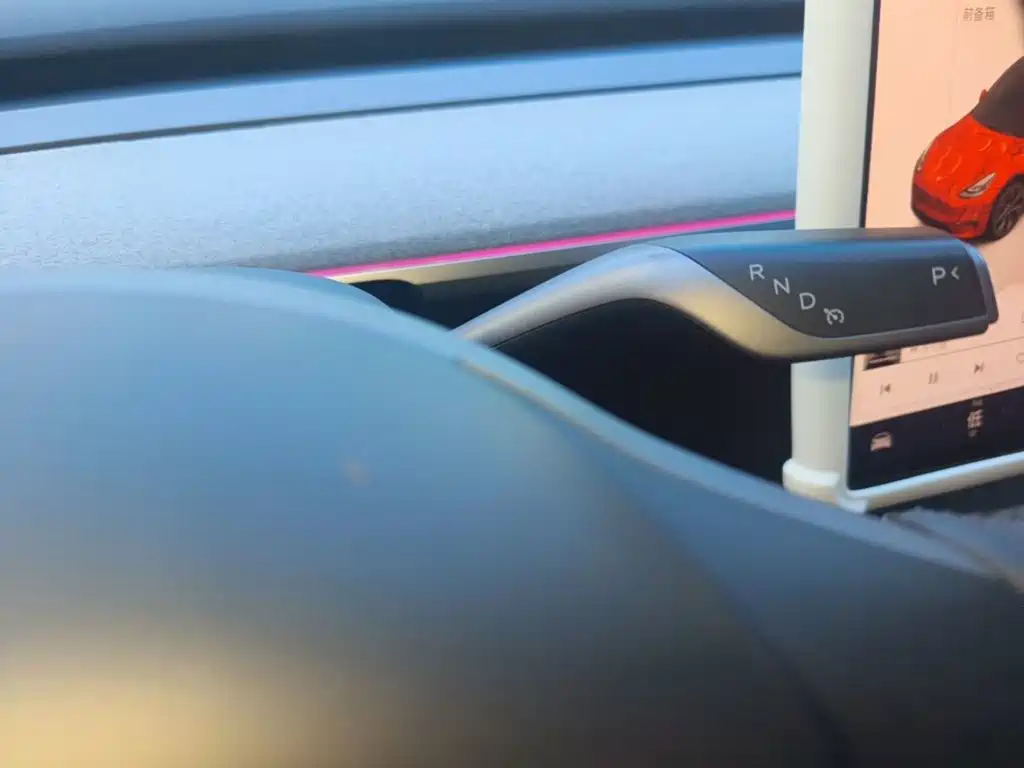 Tesla Model Y — миниатюра 14