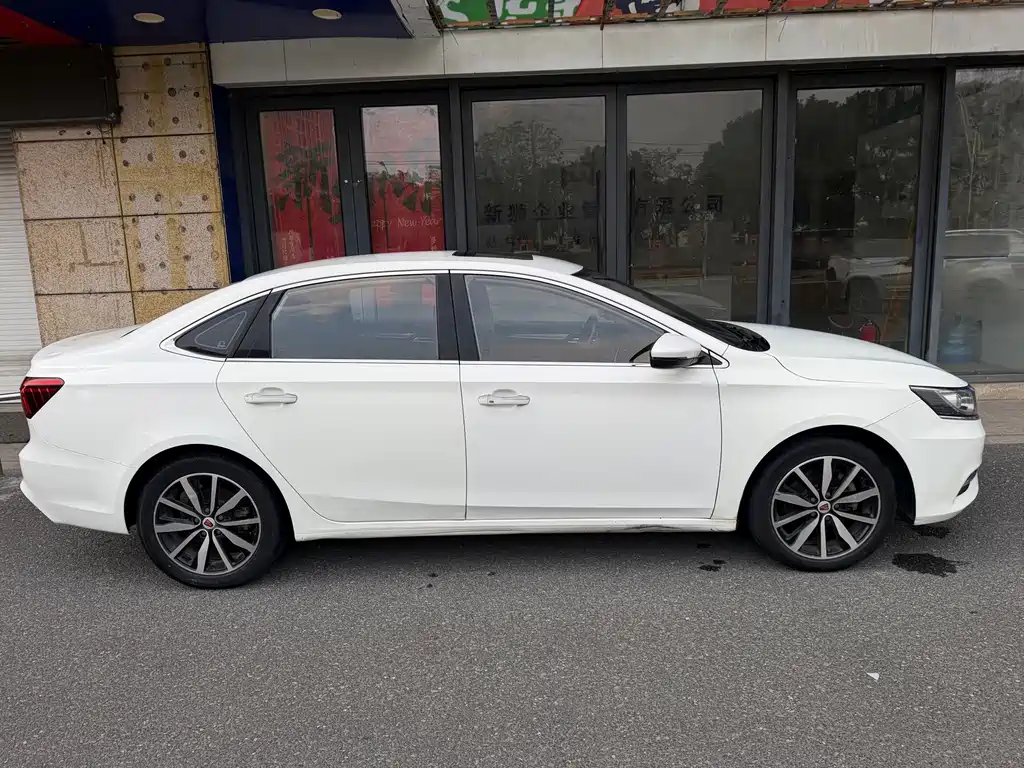 Roewe i6 Classic — миниатюра 17