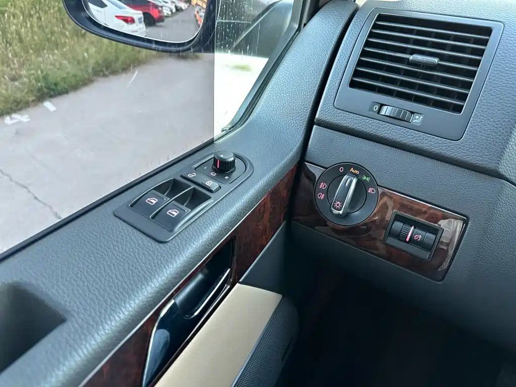 Volkswagen Multivan — миниатюра 22