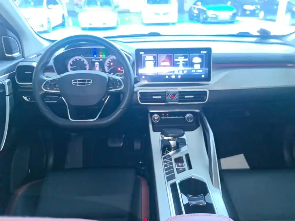 Geely Binyue — миниатюра 10