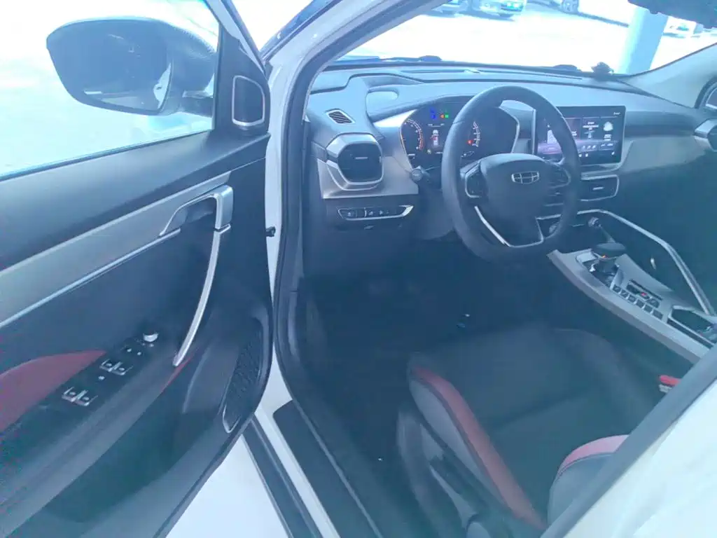 Geely Binyue — миниатюра 16