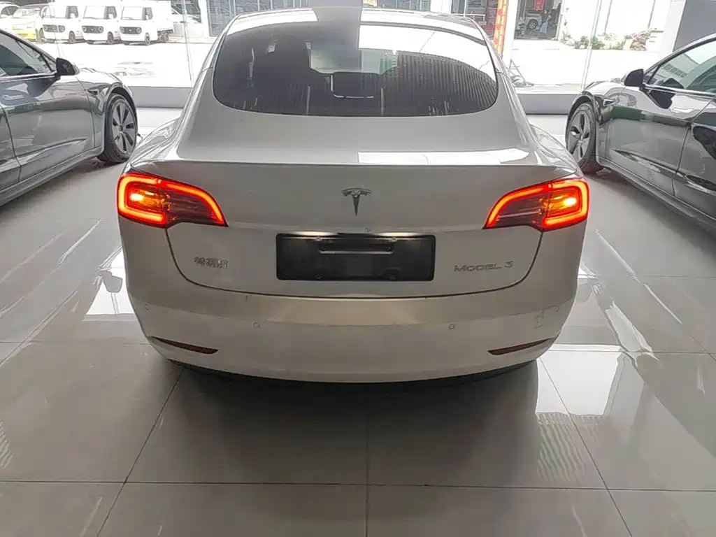 Tesla Model 3 — миниатюра 6