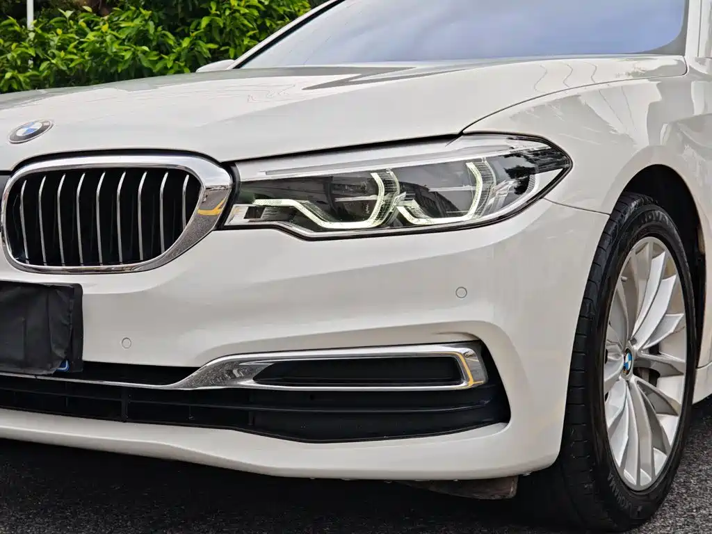 BMW 5 Series — миниатюра 9