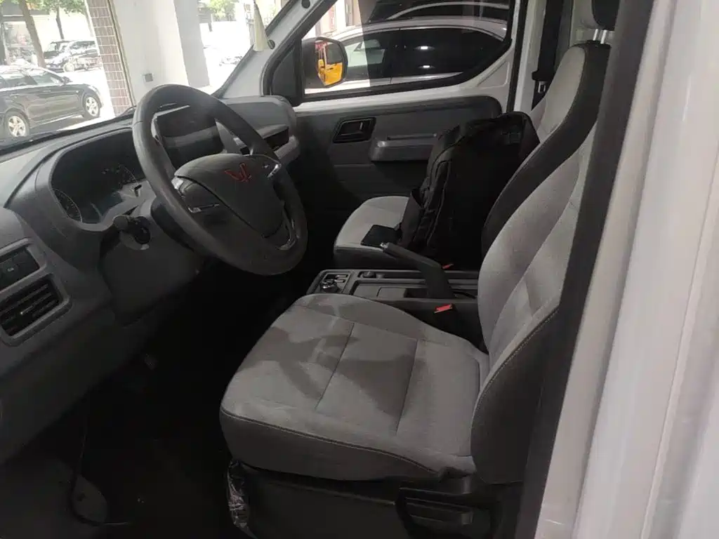 Wuling Yangguang — миниатюра 15