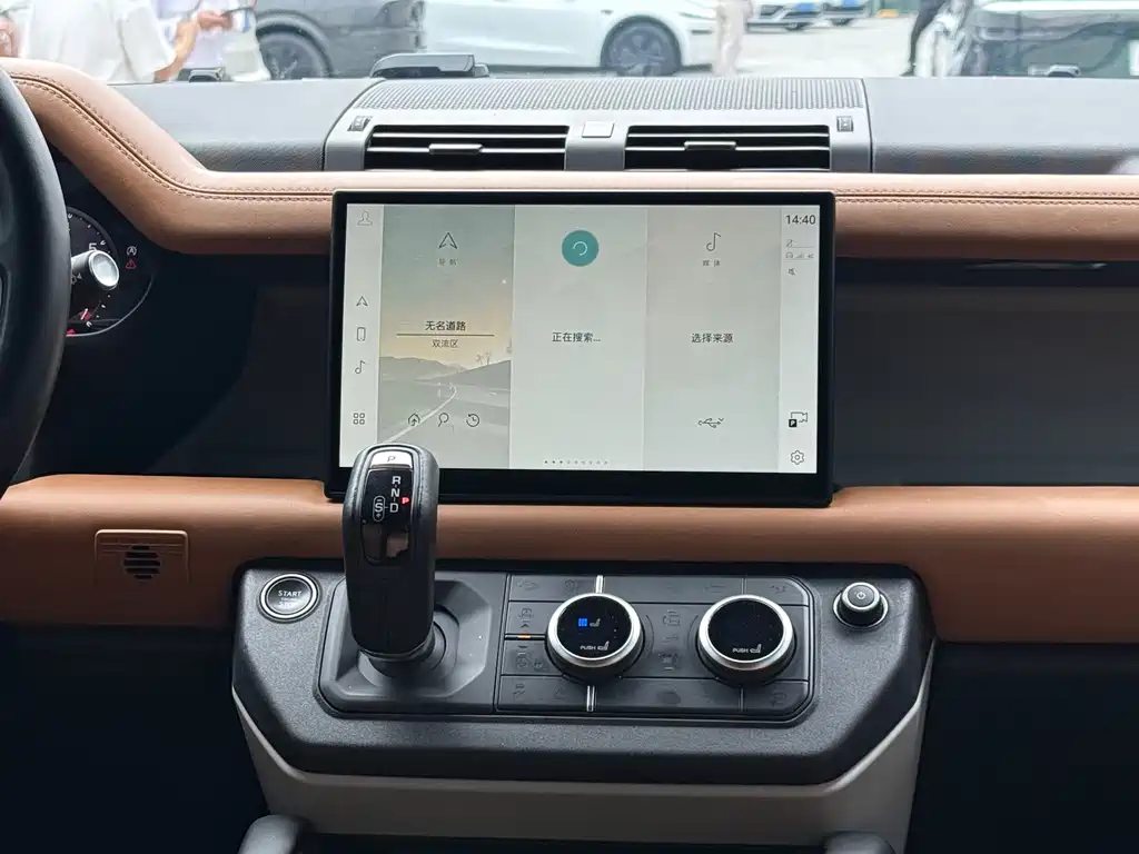 Land Rover Defender — миниатюра 9