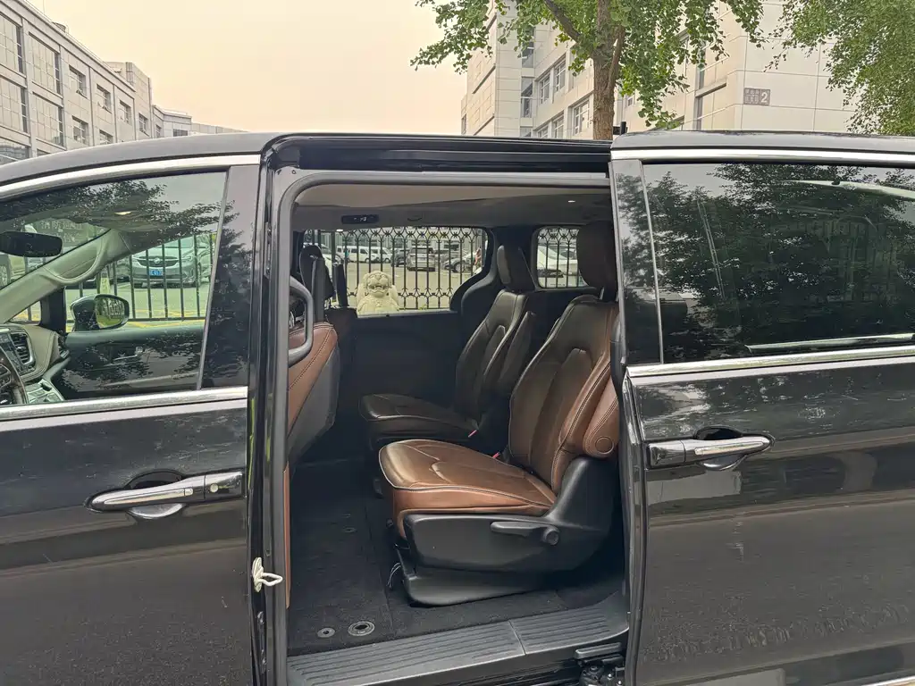 Chrysler Grand Voyager (Import) — миниатюра 29