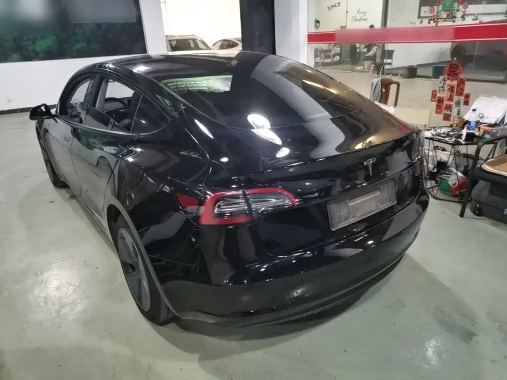 Tesla Model 3 — миниатюра 5