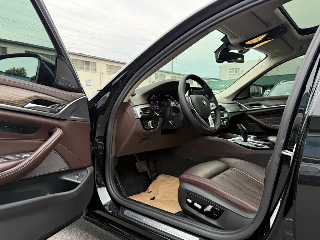 BMW 5 Series — миниатюра 43