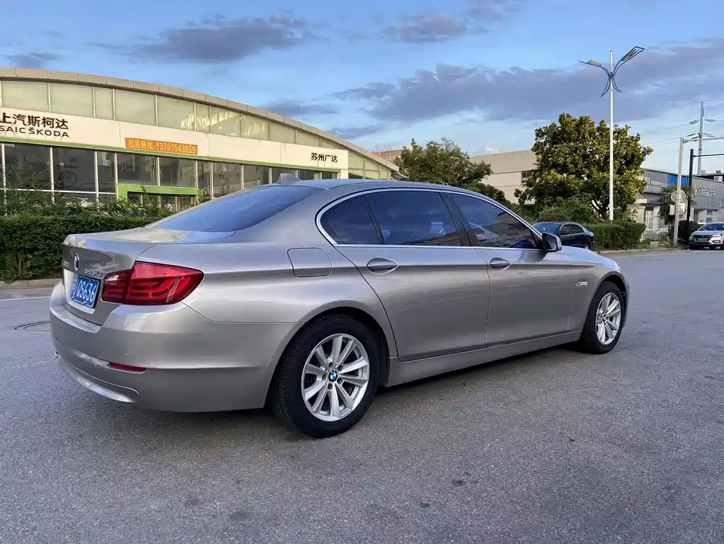 BMW 5 Series — миниатюра 4
