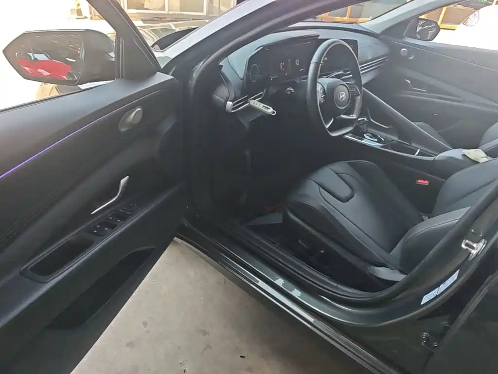 Hyundai Elantra — миниатюра 16