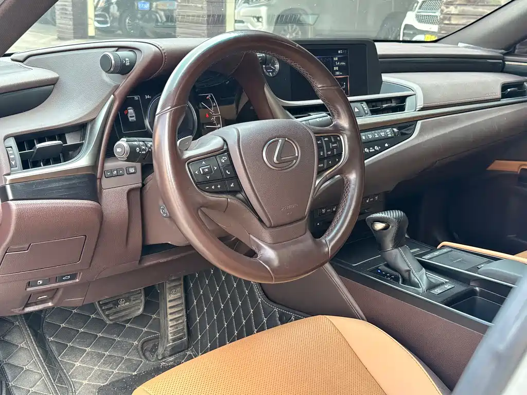 Lexus ES — миниатюра 12