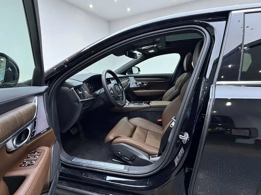 Volvo S90 PHEV — миниатюра 13