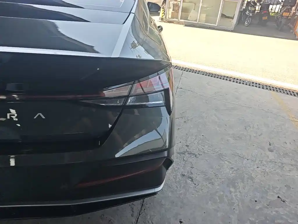 Hyundai Elantra — миниатюра 8