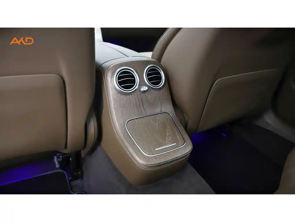 Mercedes-Benz E-Class — миниатюра 9