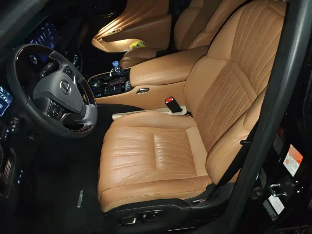 Lexus LS — миниатюра 11