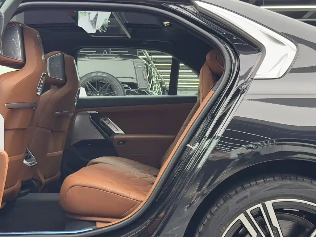 BMW i7 — миниатюра 7