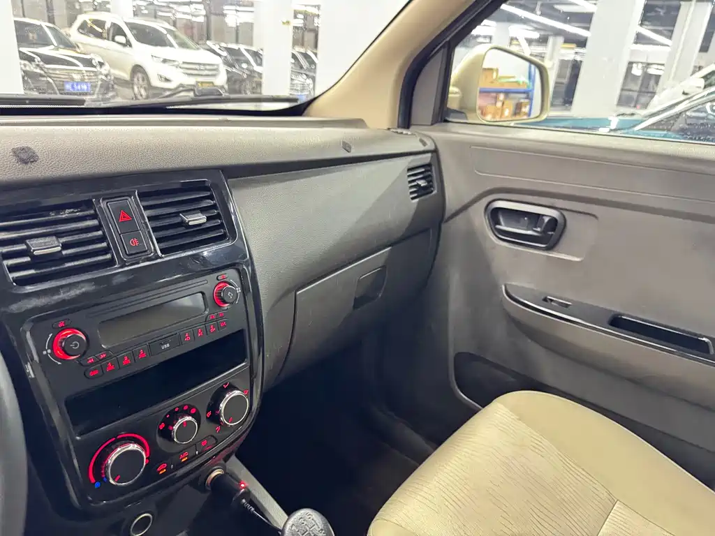 Wuling Rongguang V — миниатюра 14