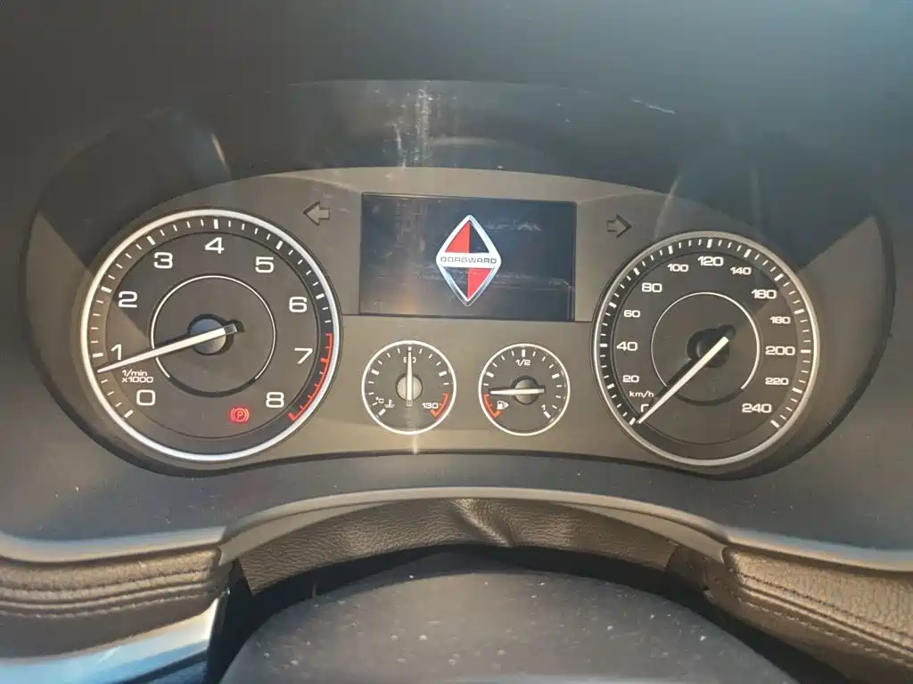 Borgward BX7 — миниатюра 12