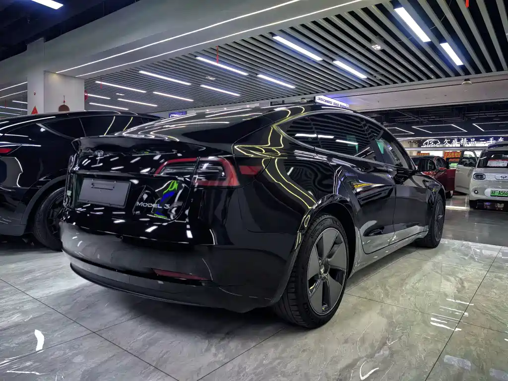 Tesla Model 3 — миниатюра 7