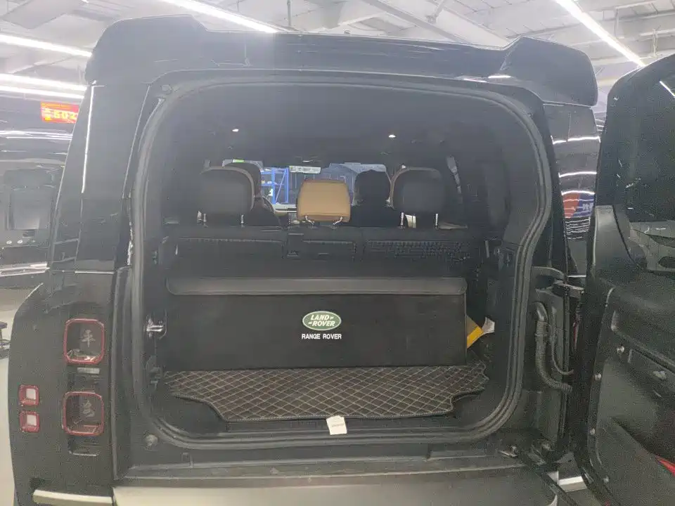 Land Rover Defender — миниатюра 9