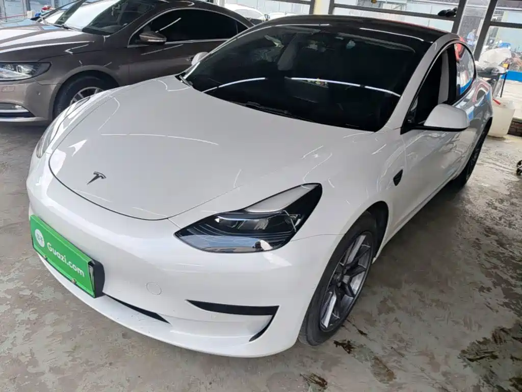 Tesla Model 3 — миниатюра 2