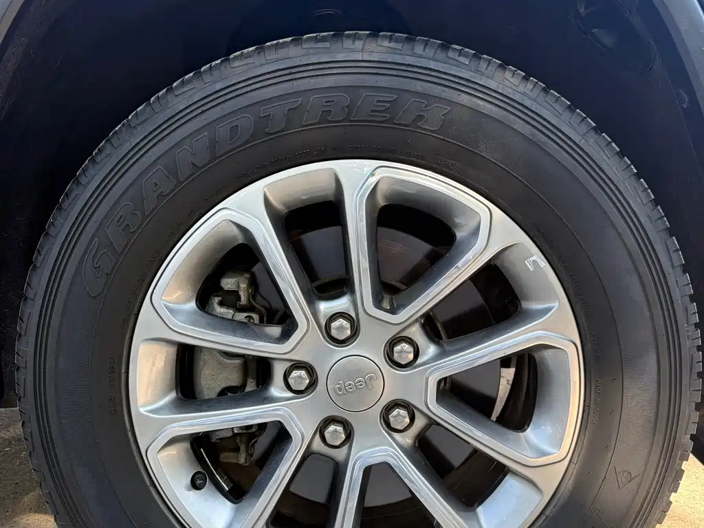 Jeep Grand Cherokee (Import) — миниатюра 4