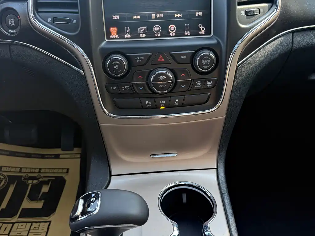 Jeep Grand Cherokee (Import) — миниатюра 12