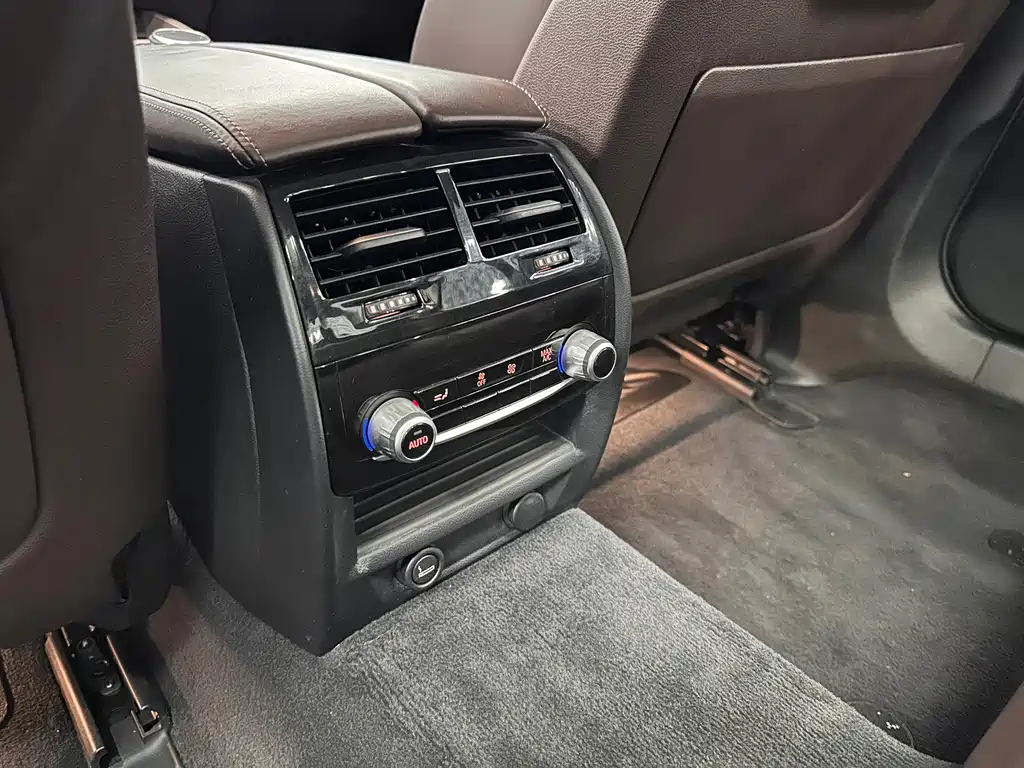 BMW 5 Series — миниатюра 28