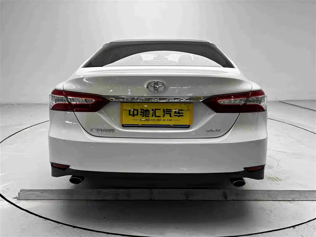 Toyota Camry — миниатюра 19