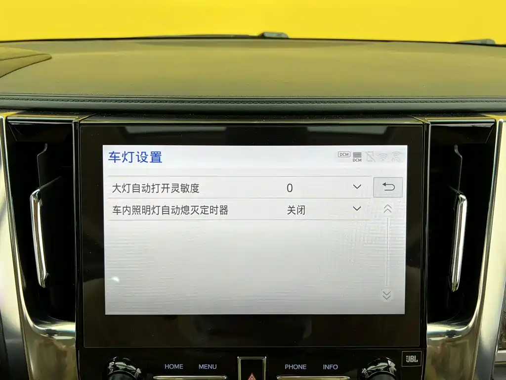 Toyota Alphard — миниатюра 39