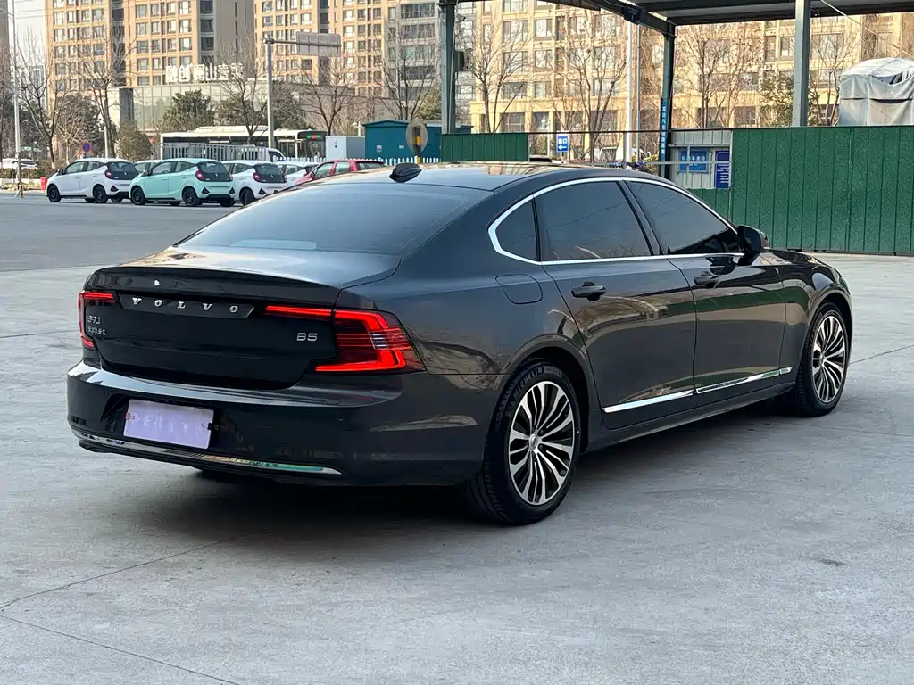 VOLVO S90