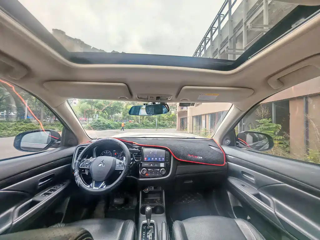 Mitsubishi Outlander — миниатюра 5