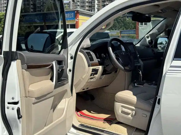 Toyota Land Cruiser 2017 5.7L