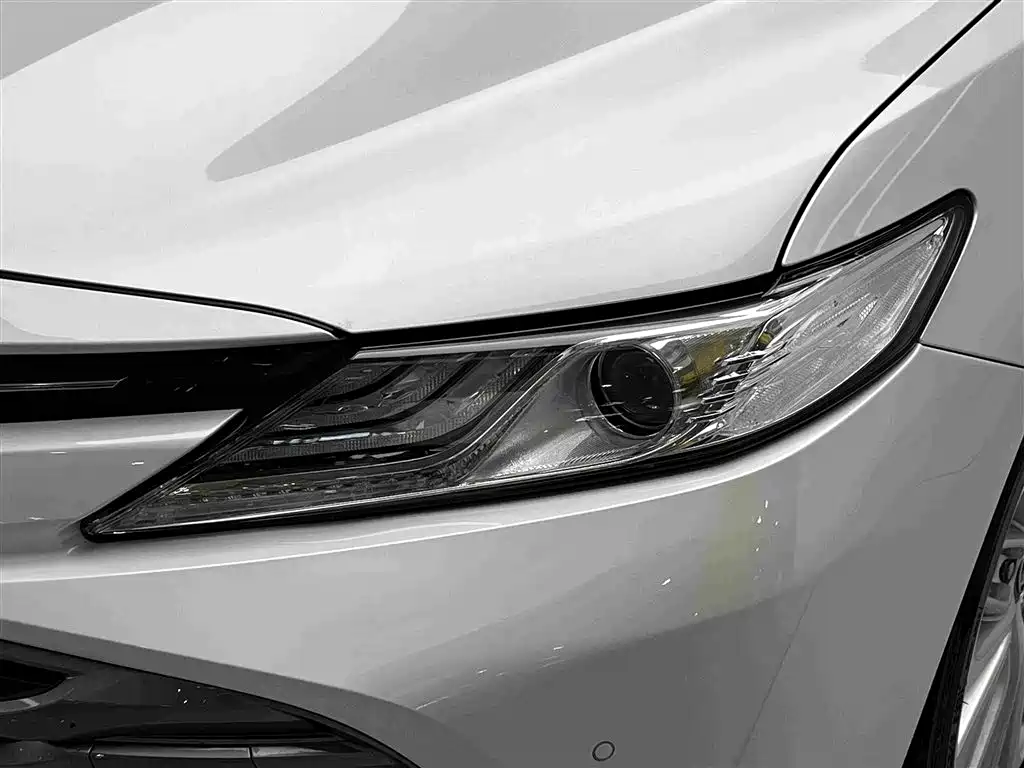 Toyota Camry — миниатюра 5