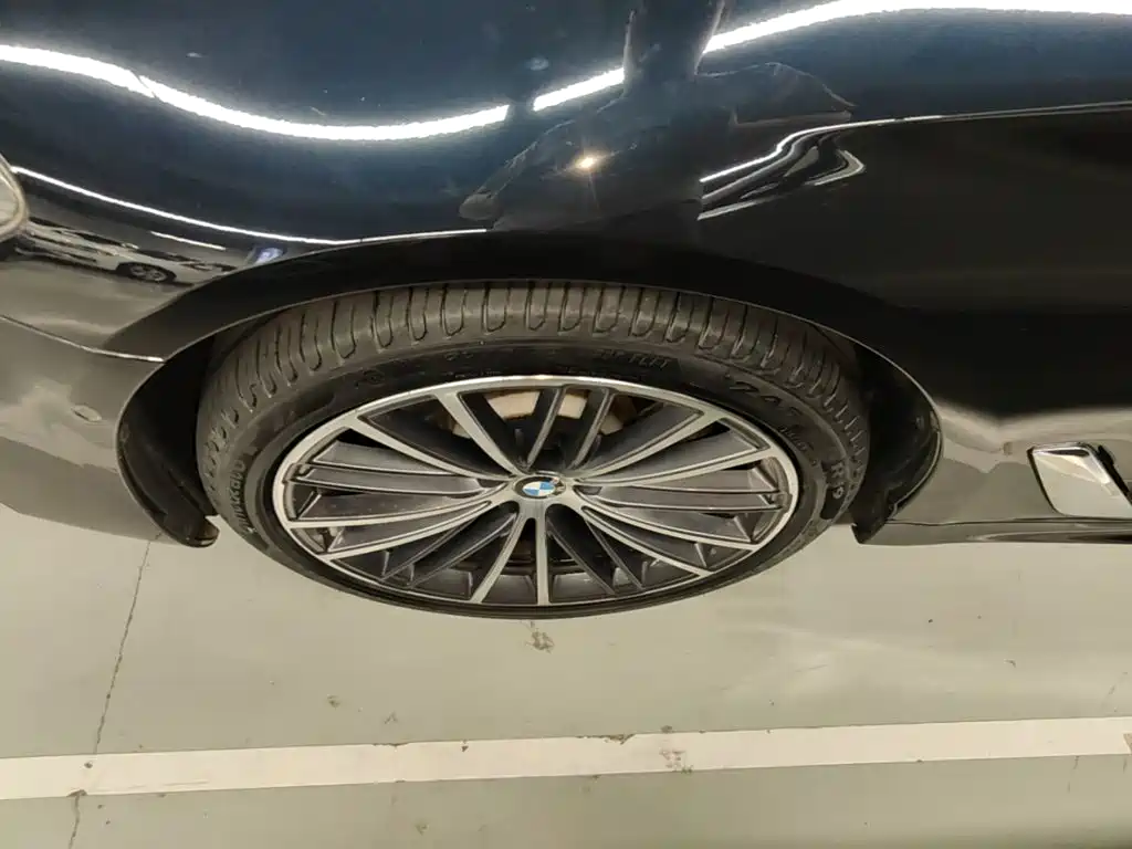 BMW 5 Series — миниатюра 23