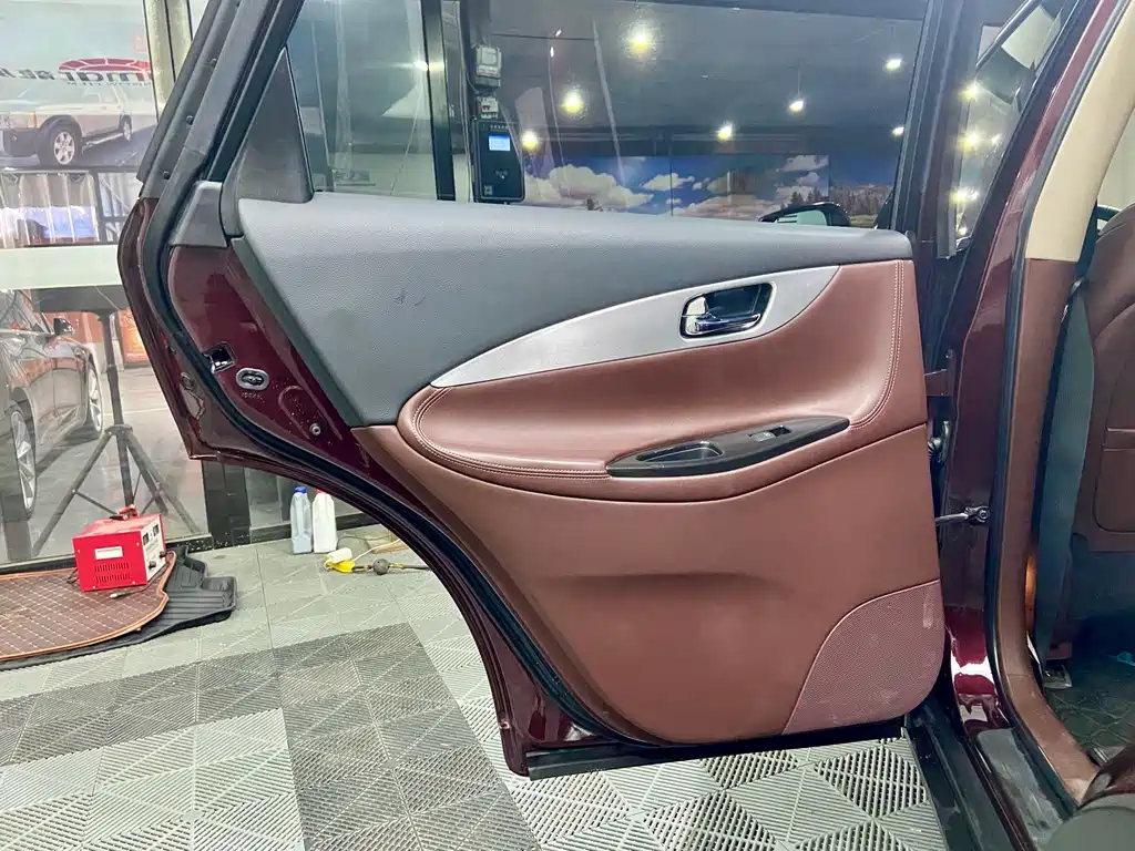 Infiniti QX50 — миниатюра 13
