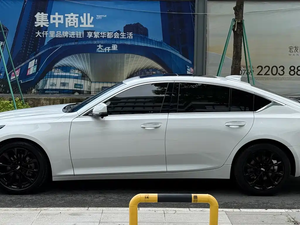 Cadillac CT5 — миниатюра 8