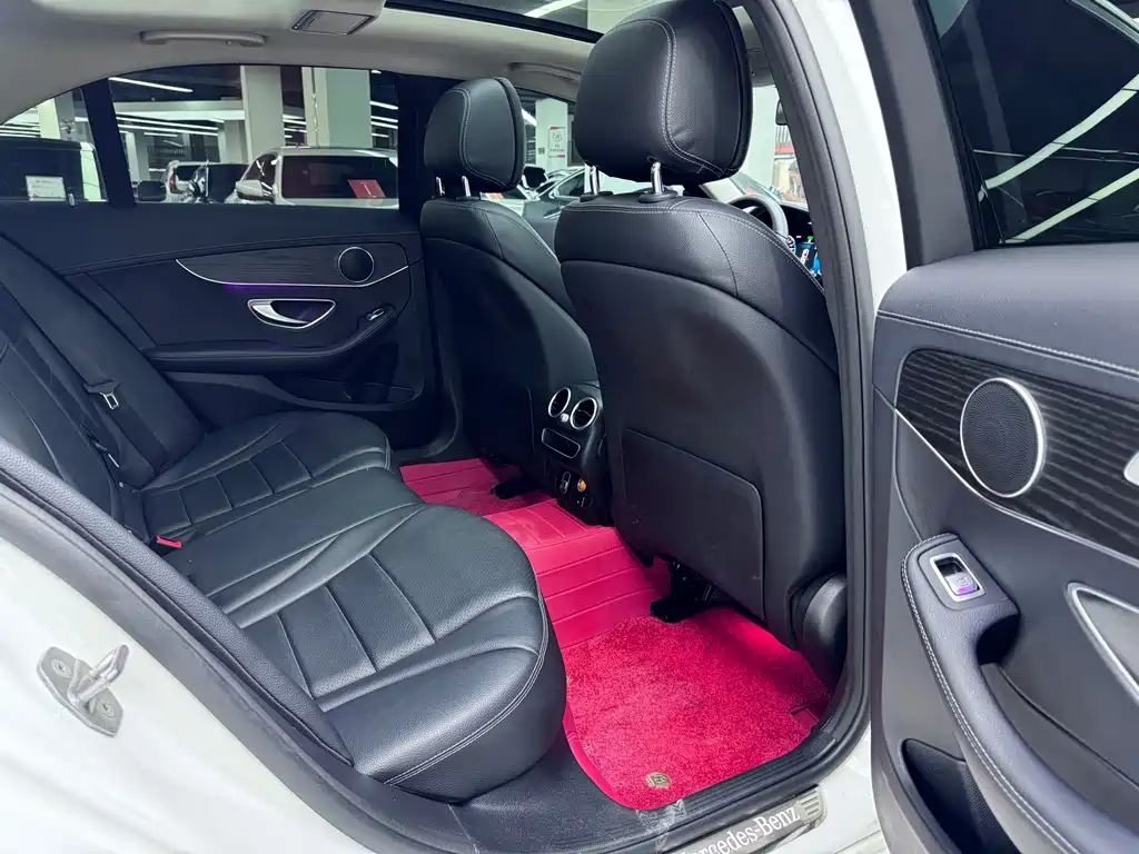 Mercedes-Benz C-Class — миниатюра 13