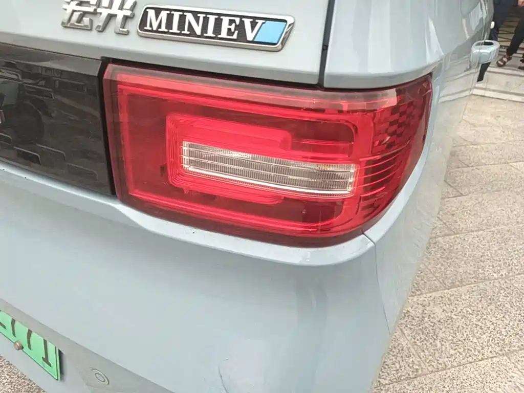 Wuling MINIEV — миниатюра 8