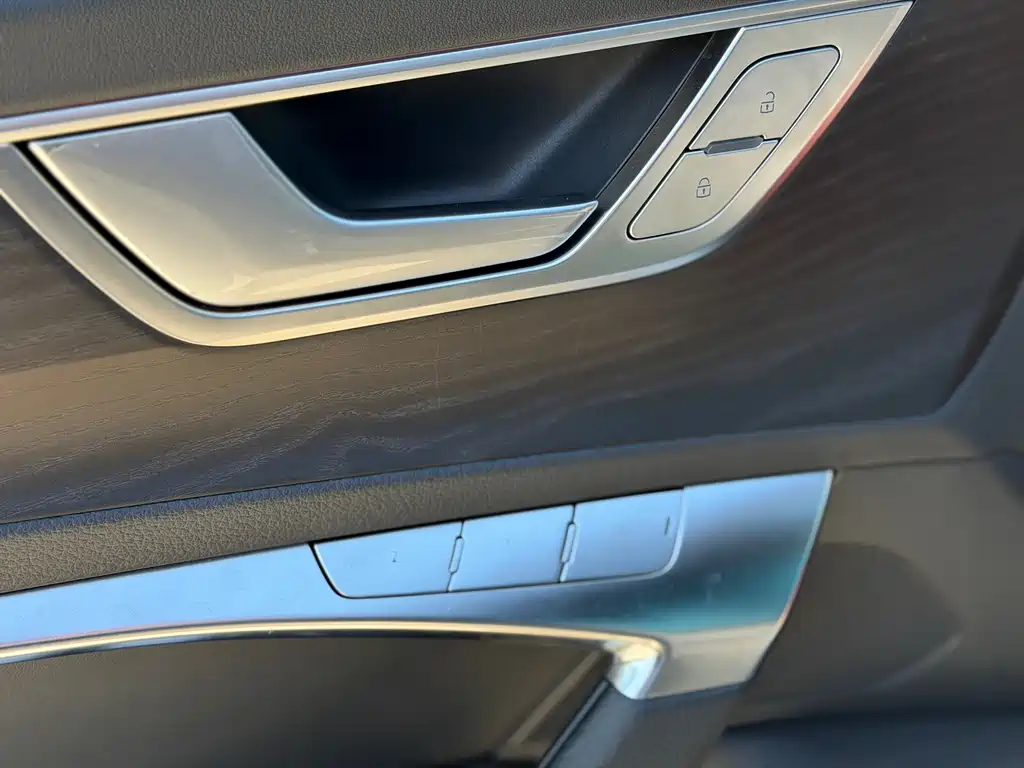 Audi A6L — миниатюра 10