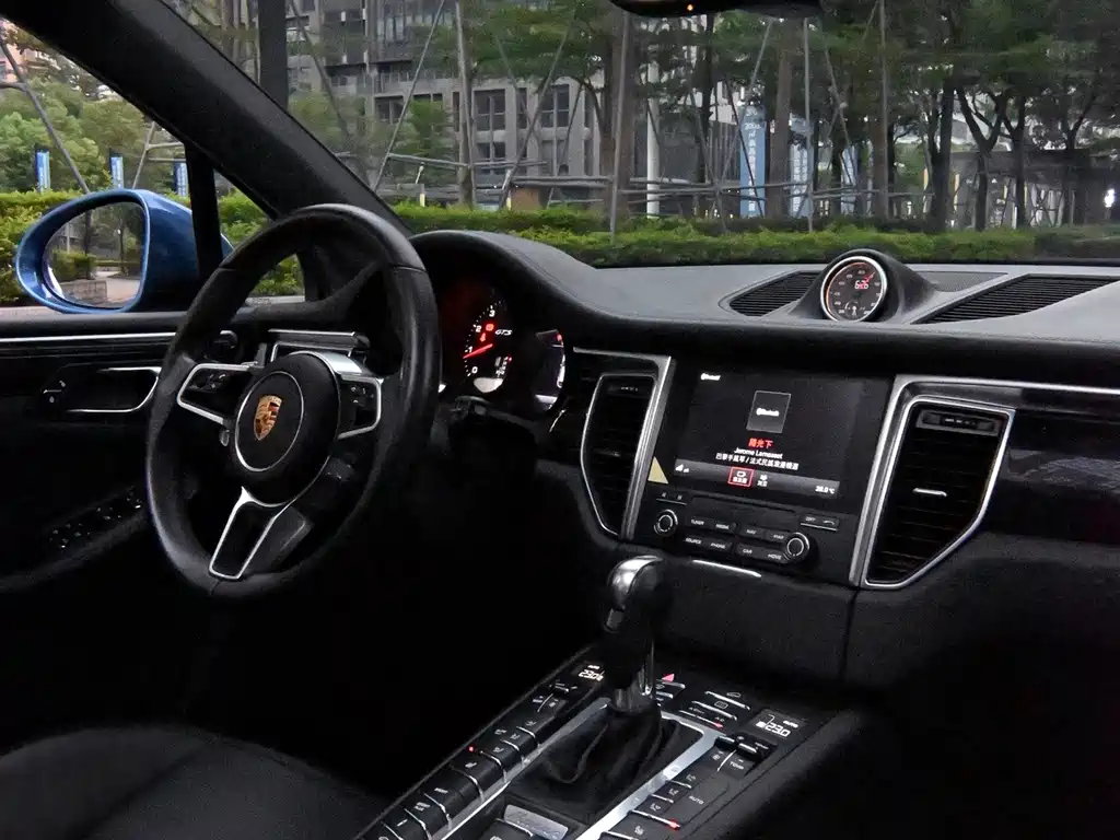 Porsche Macan — миниатюра 13