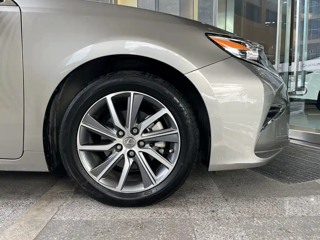 Lexus ES — миниатюра 7