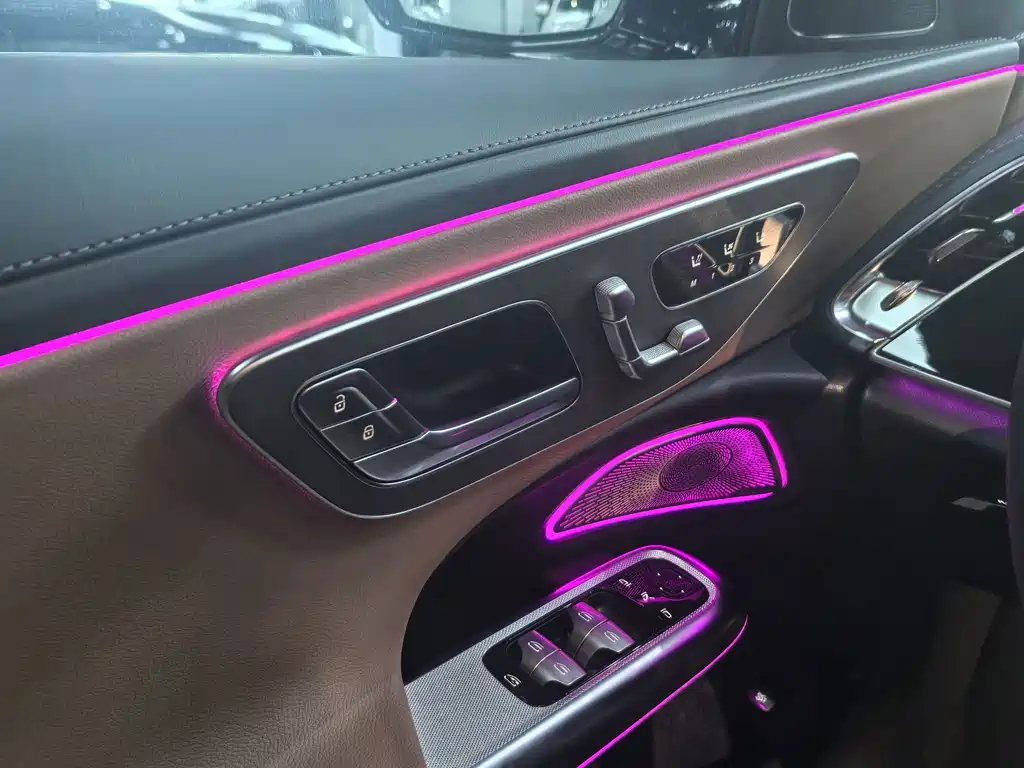 Mercedes-Benz E-Class — миниатюра 11