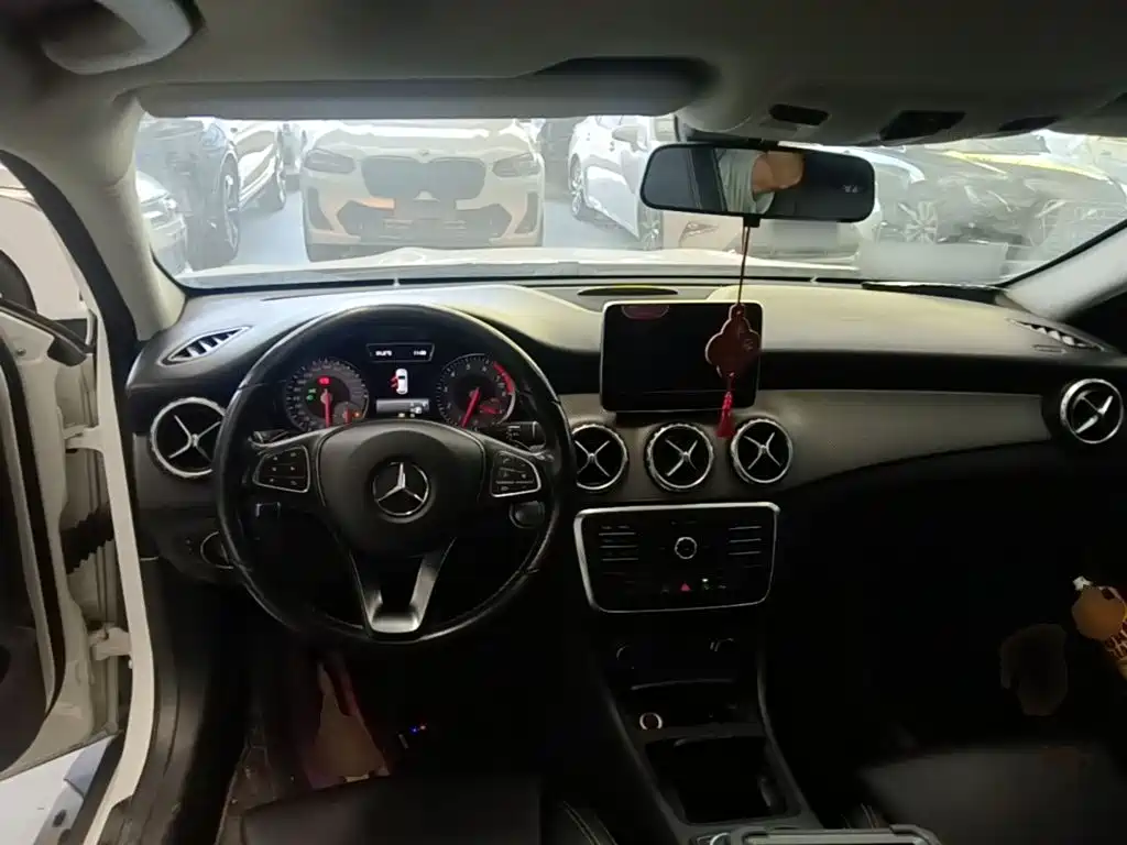 Mercedes-Benz GLA — миниатюра 10