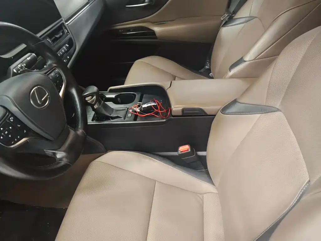 Lexus ES 2022 300h