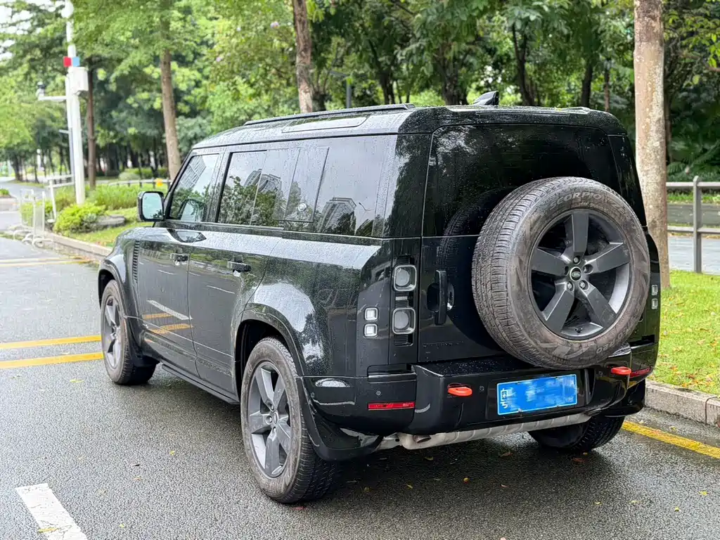 Land Rover Defender — миниатюра 3