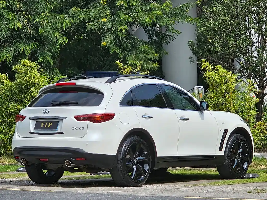 Infiniti QX70 — миниатюра 12