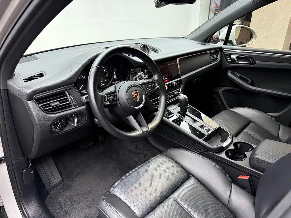 Porsche Macan — миниатюра 3