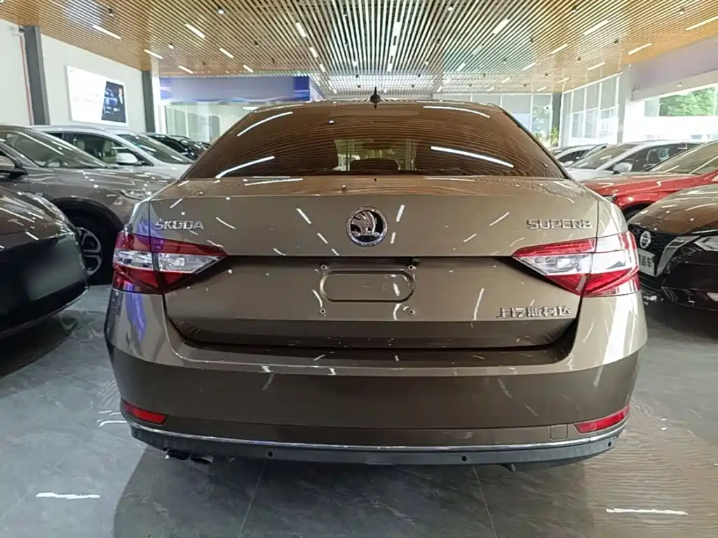 Skoda Superb — миниатюра 6