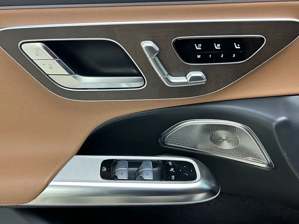 Mercedes-Benz E-Class — миниатюра 20